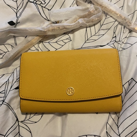 Tory Burch Handbags - Tory Burch- ROBINSON CHAIN WALLET